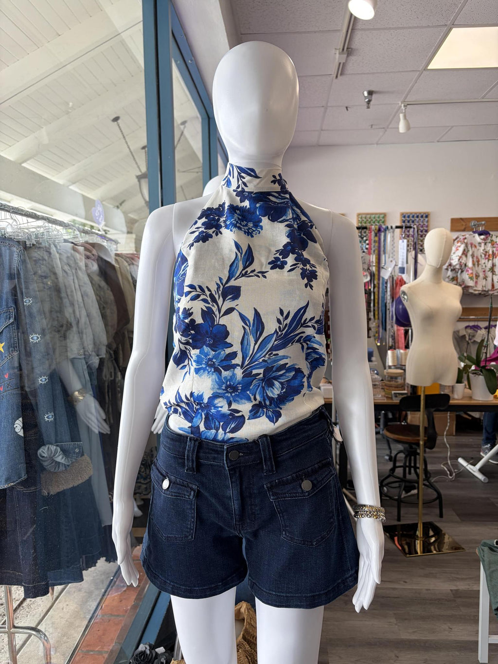 FLORAL PRINT HALTER TOP